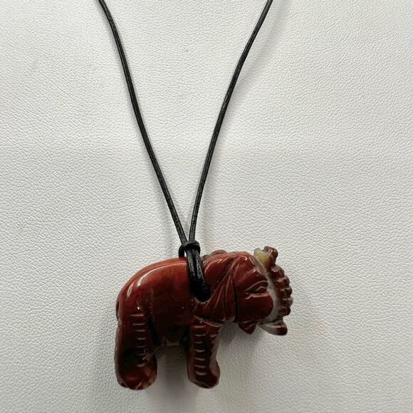 red jasper carved elephant pendant necklace - Picture 3 of 6